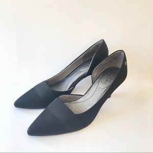 Life stride pointed toe pump